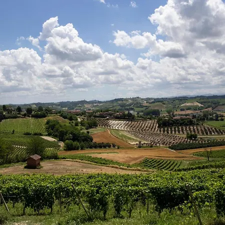 Ca' Del Profeta Suites&spa Montegrosso dʼAsti